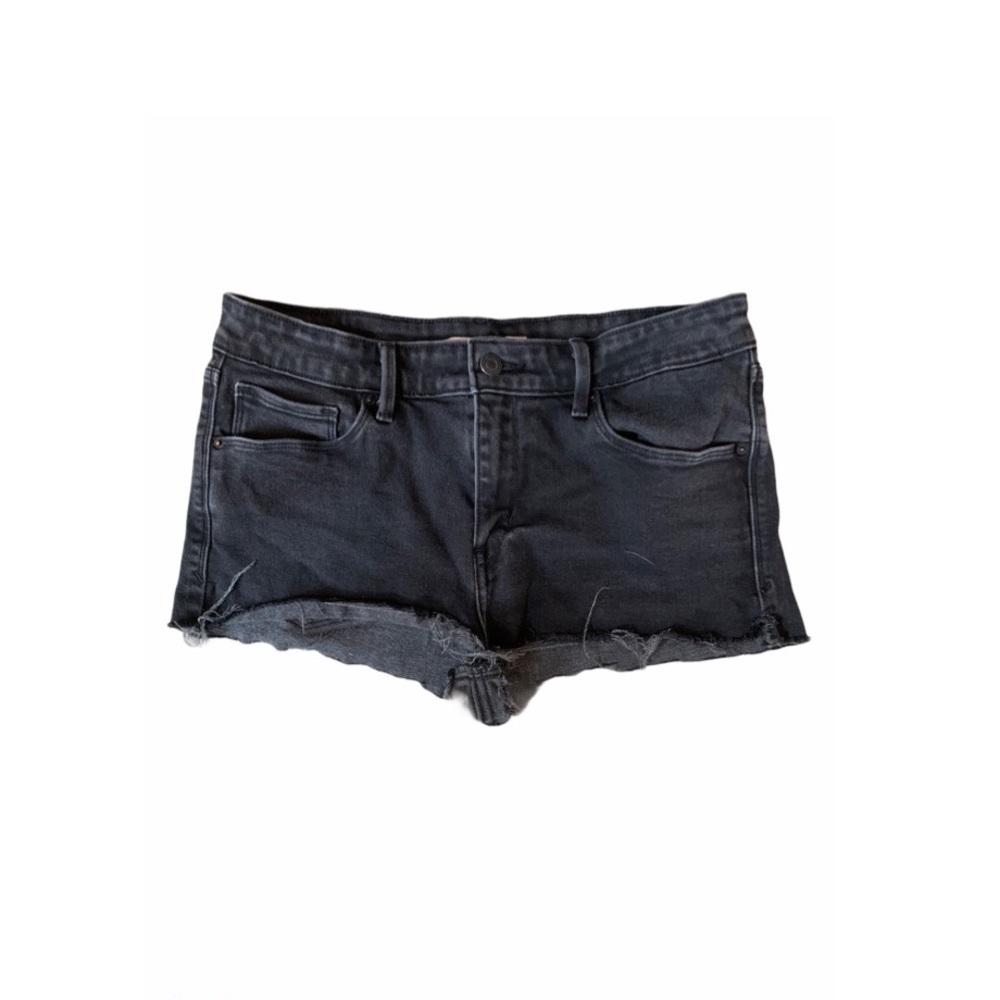Levi’s mid rise black shorts